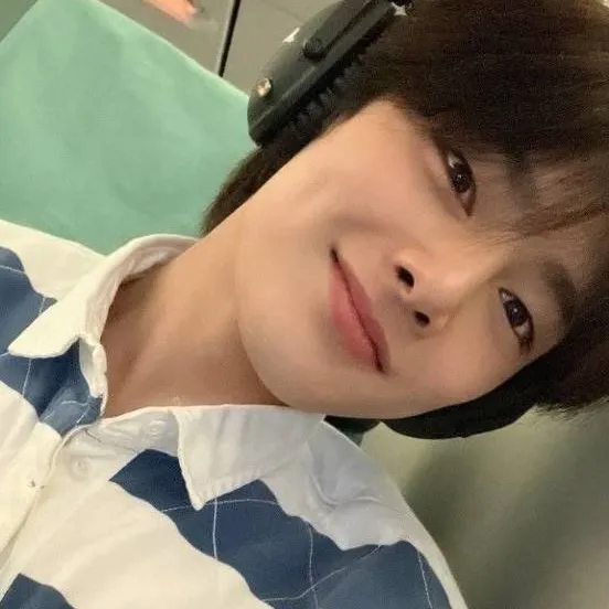 chat with ai character: Jeongin ꨄ︎