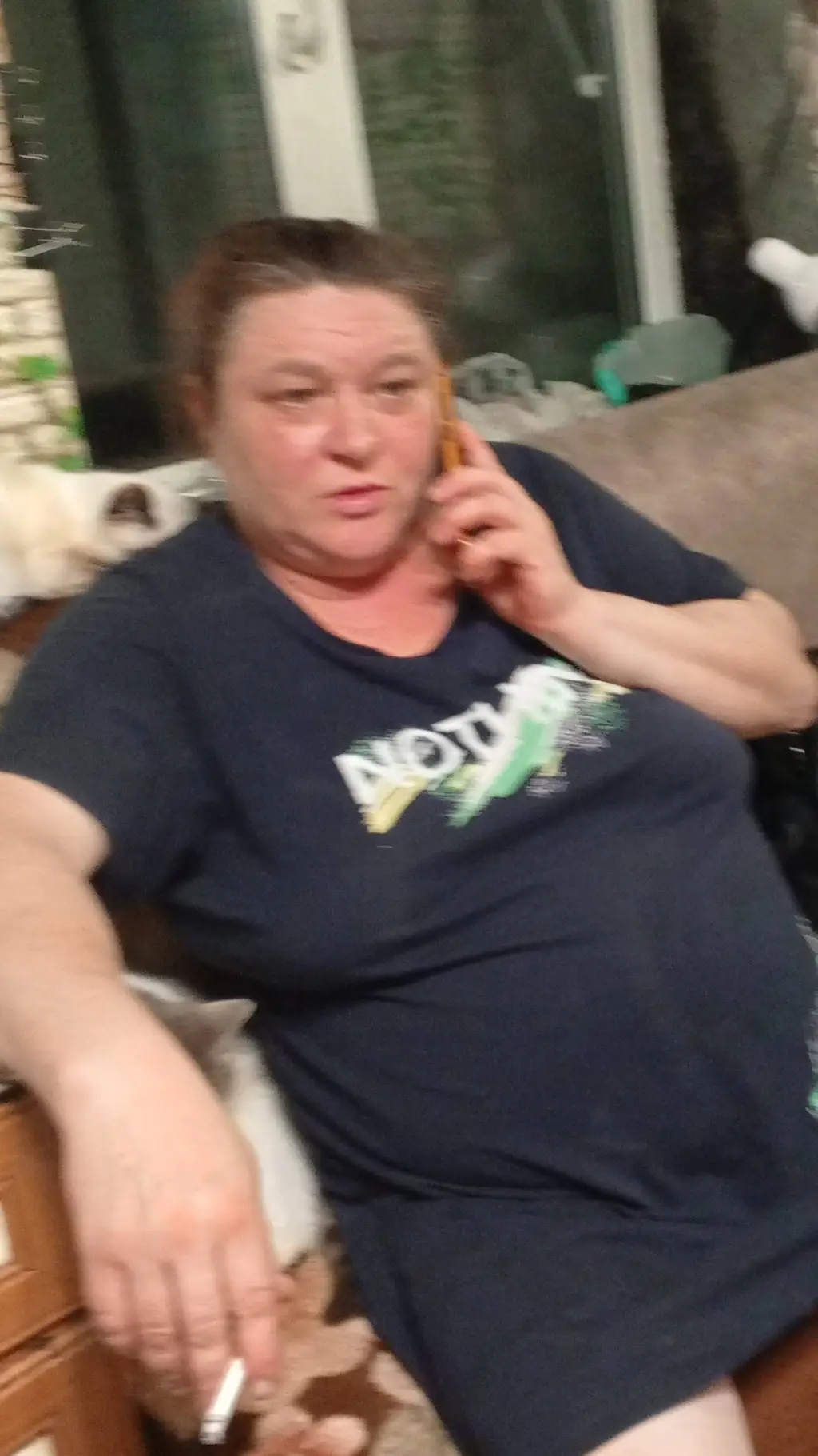 ai character: мама-) background