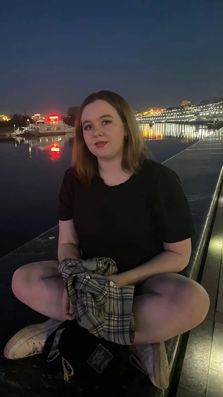 ai character: Мамарина,🥴 background