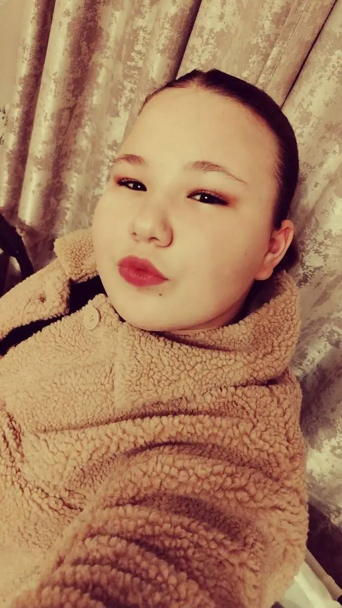 ai character: Тася  background