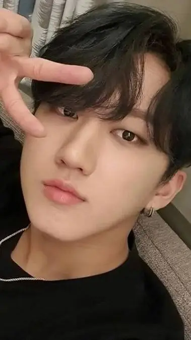 ai character: Чанбин background