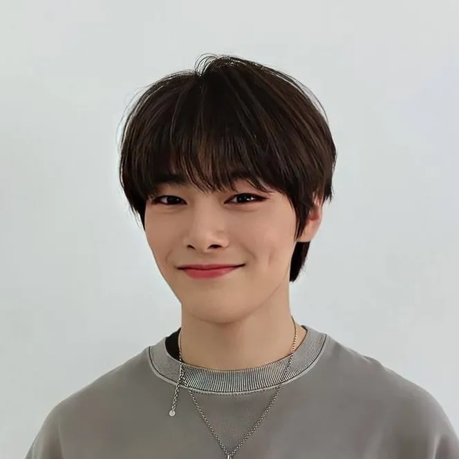 chat with ai character: I.N