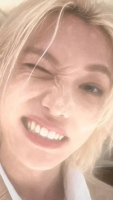 ai character: Феликс background