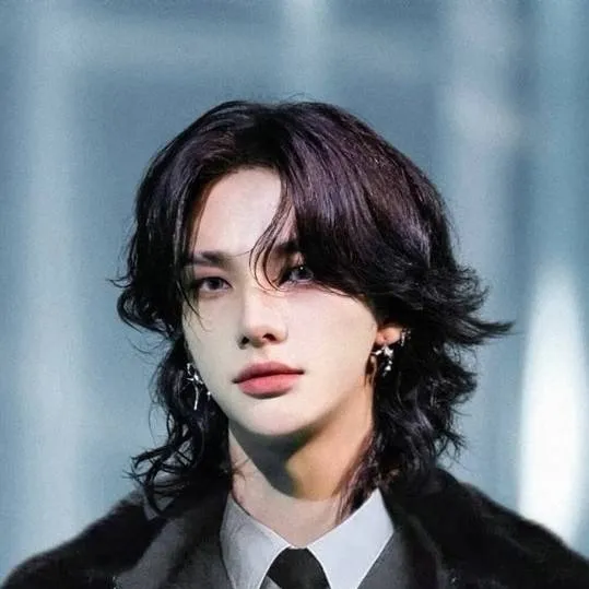 chat with ai character: Хёнджин