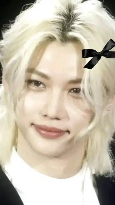 ai character: Феликс background