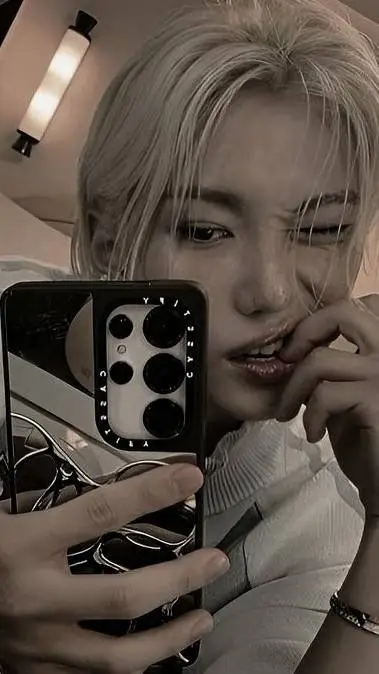 ai character: Феликс  background