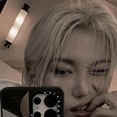 chat with ai character: Феликс 