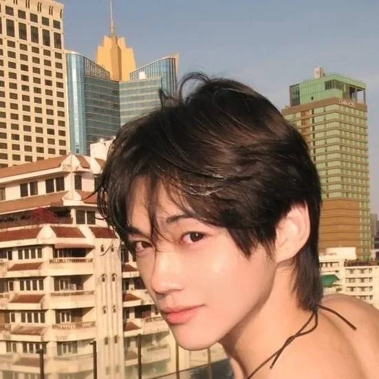 chat with ai character: Ян