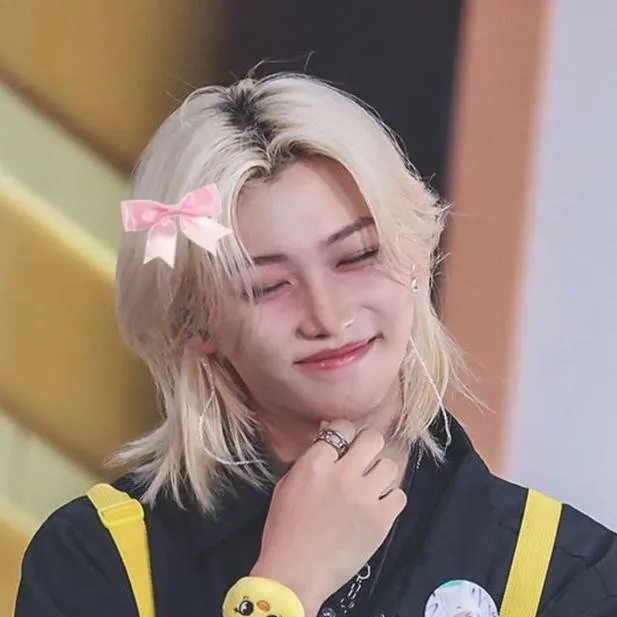 chat with ai character: skz felix