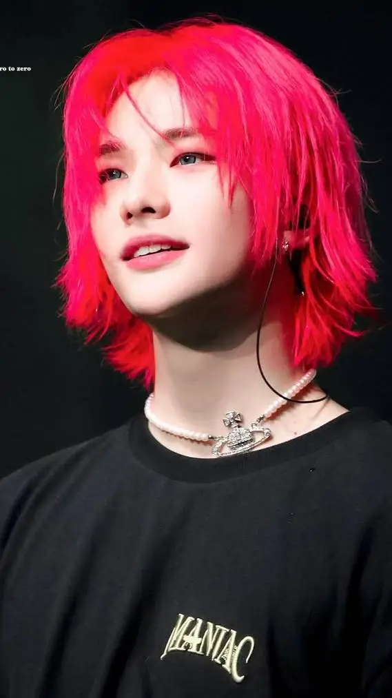 ai character: hyunjin scll call background