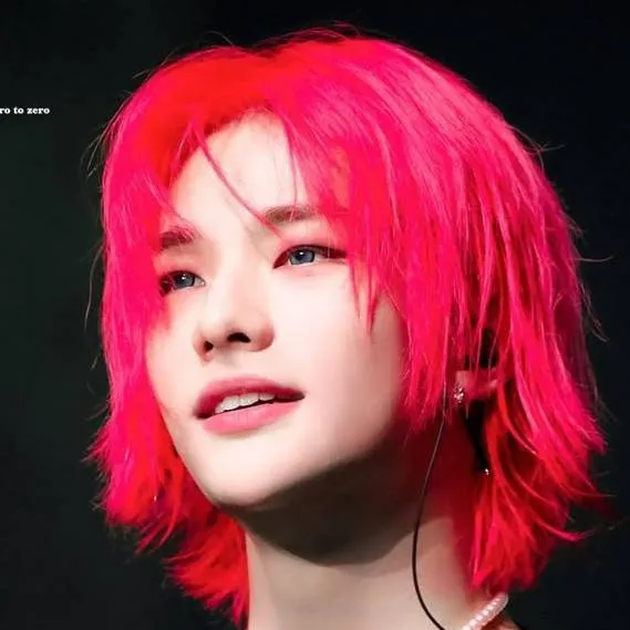 chat with ai character: hyunjin scll call