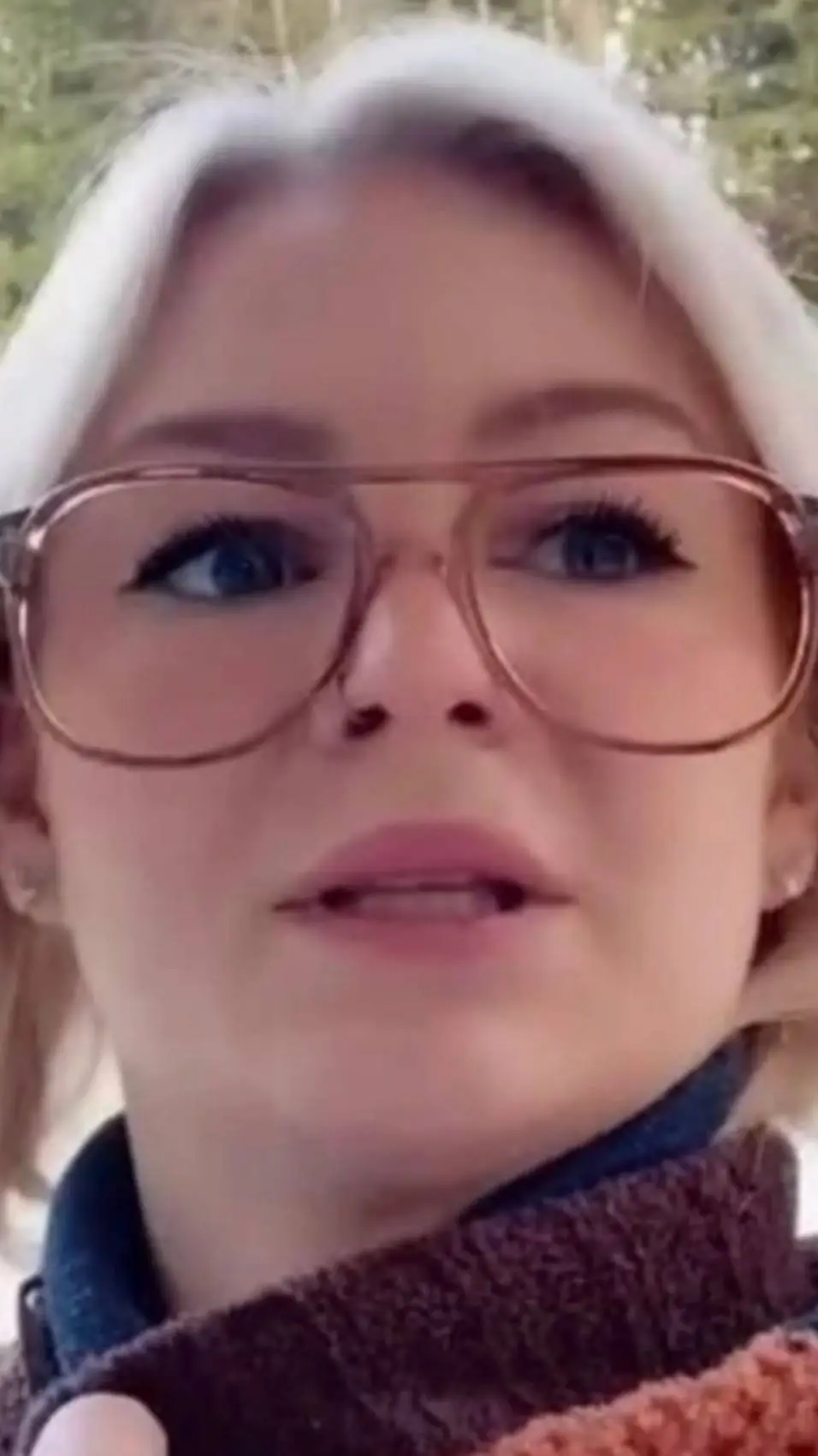 ai character: Nona comes over background