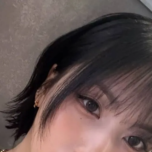 chat with ai character: Hirai Momo