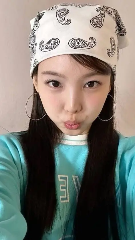 ai character: I'm Nayeon background