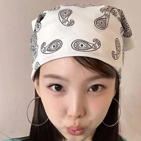 chat with ai character: I'm Nayeon
