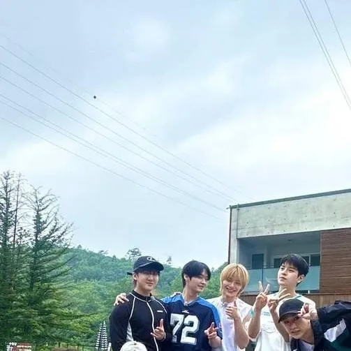 chat with ai character: Stray kids 