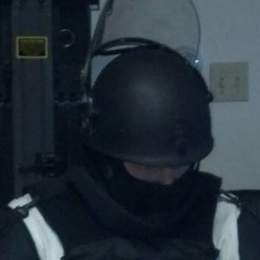 chat with ai character: Scp guard