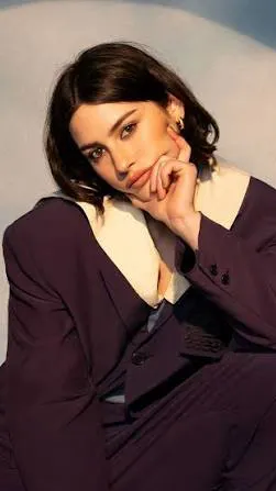 ai character: Gracie Abrams background