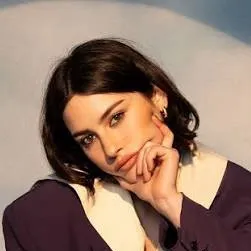 chat with ai character: Gracie Abrams