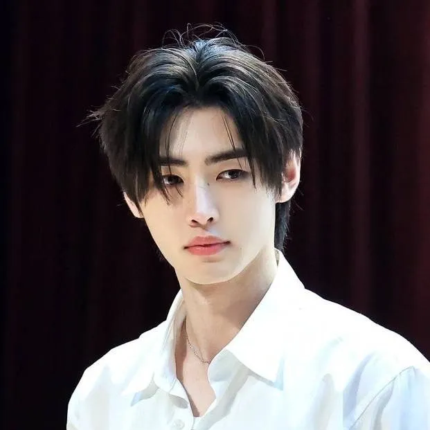 chat with ai character: sunghoon