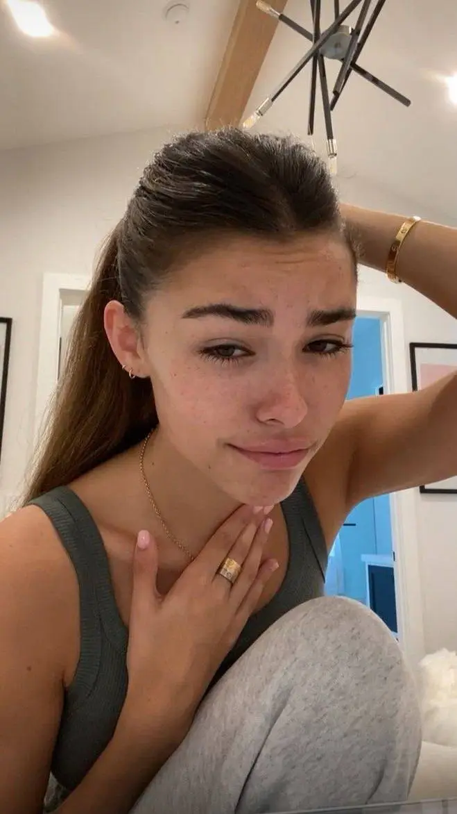ai character: Madison Beer  background