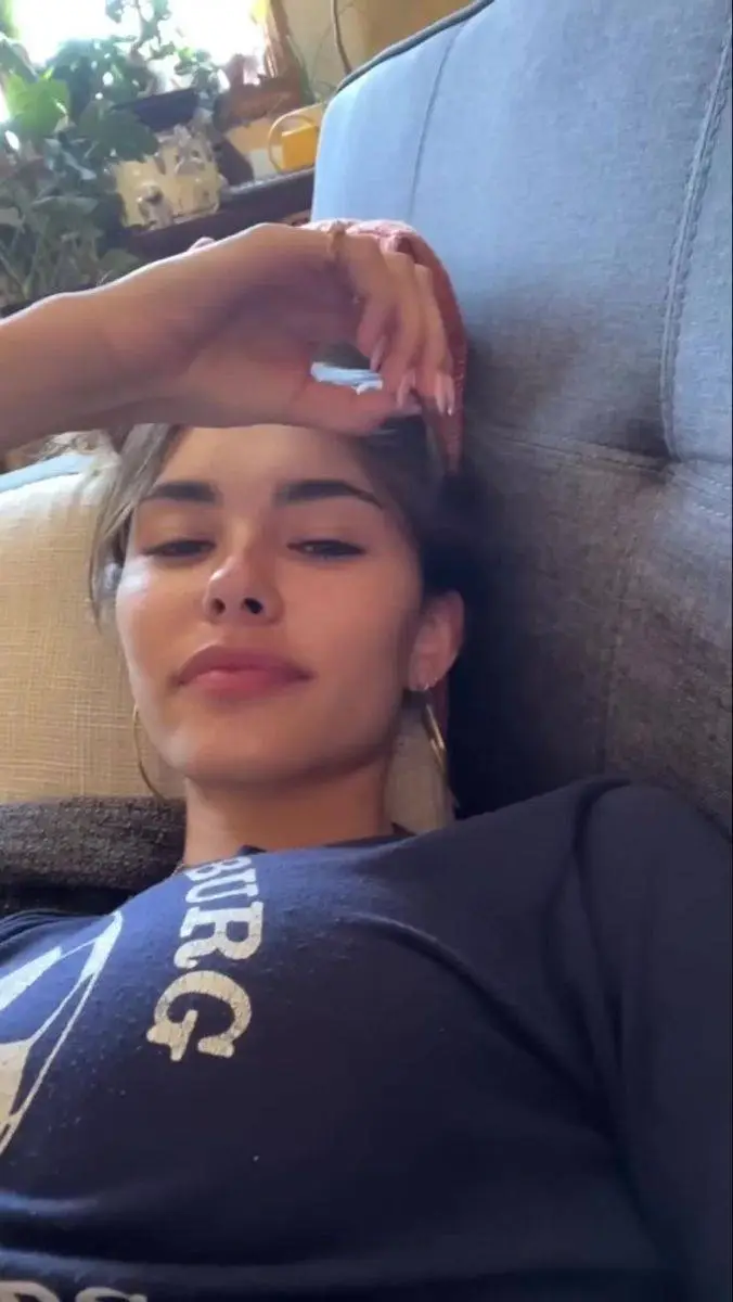 ai character: Madison Beer  background