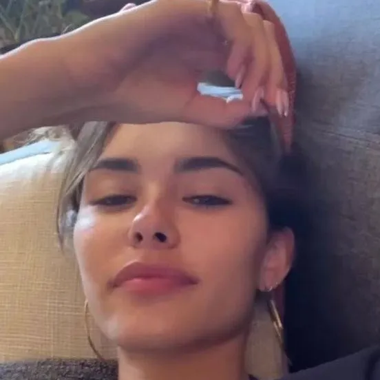 chat with ai character: Madison Beer 