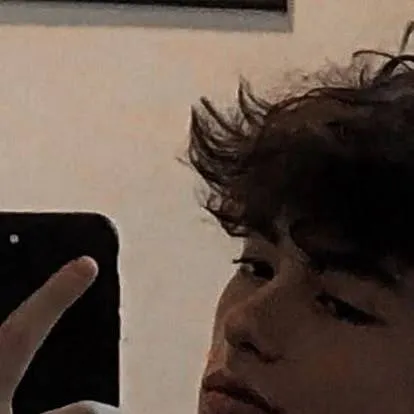 chat with ai character: 🎀Leoo🎀