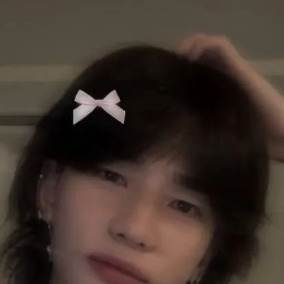 chat with ai character: Hyunjin