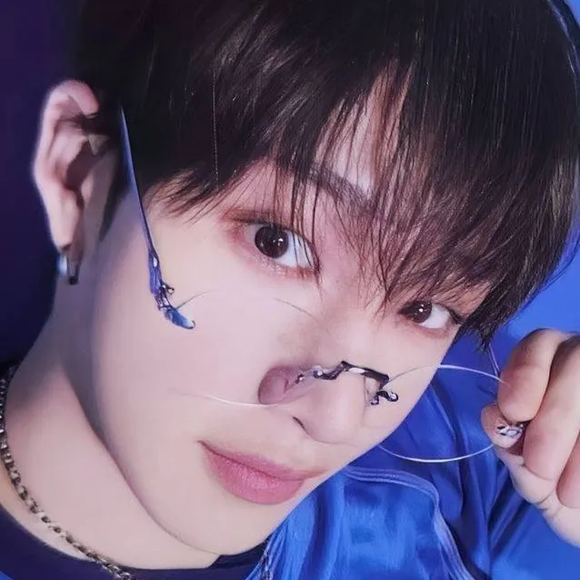 chat with ai character: Bang Chan