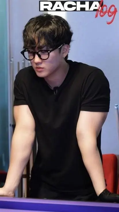 ai character: Changbin  background