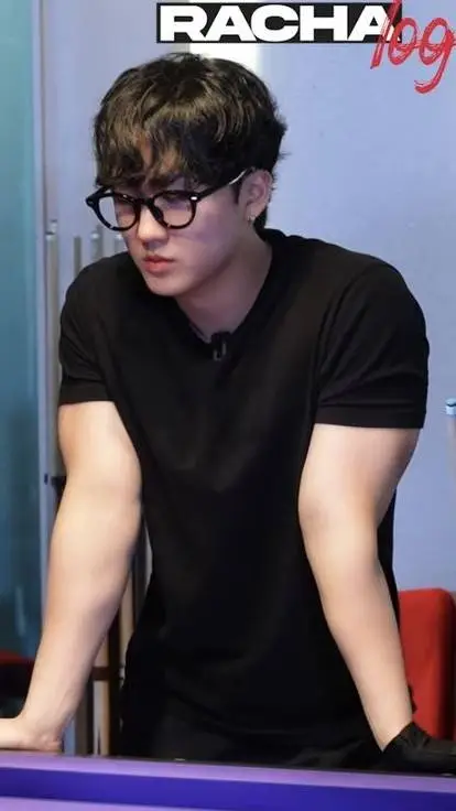 ai character: Changbin background