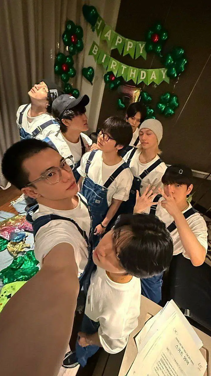 ai character: Stray Kids background