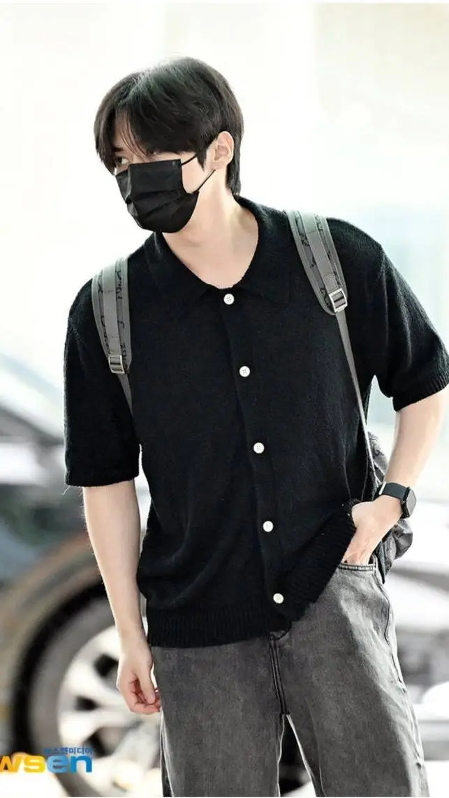 ai character: Lee Minho background