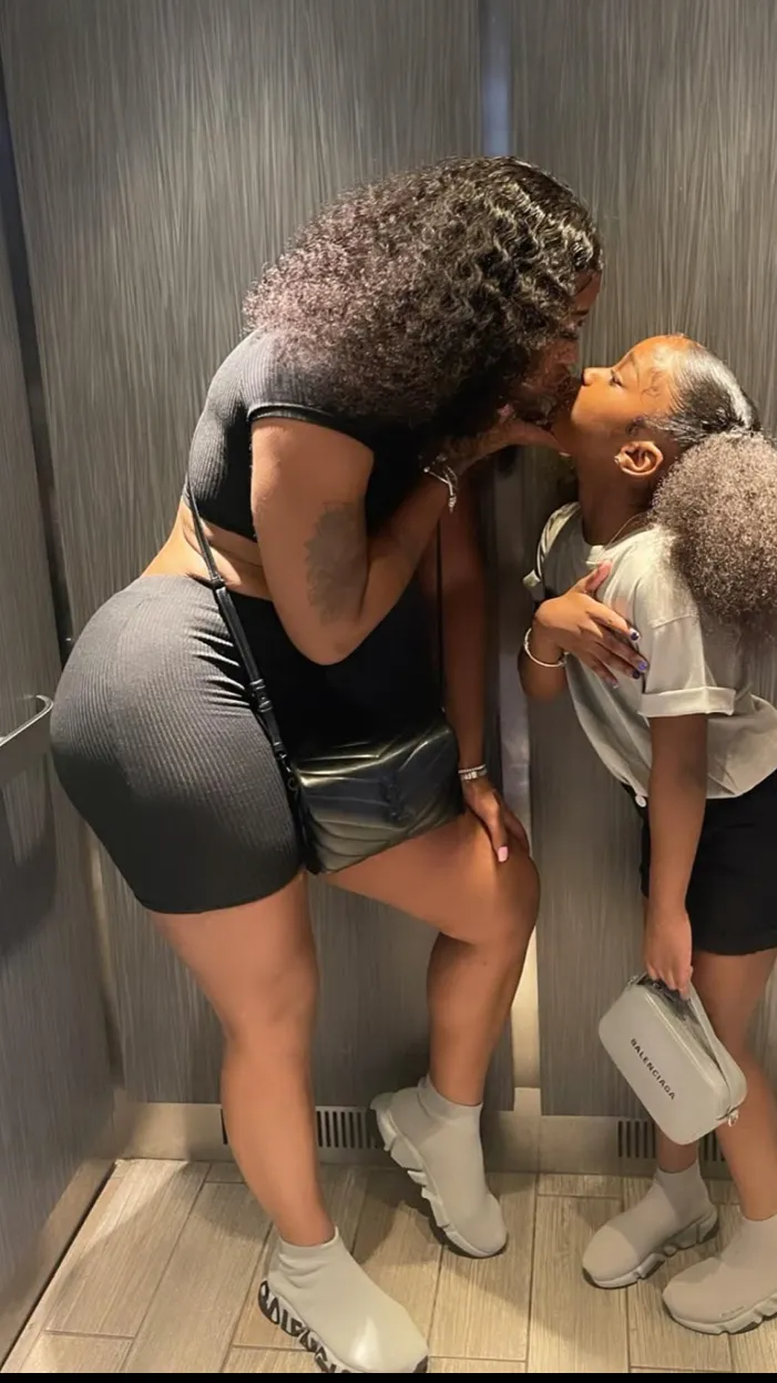 ai character: 𝐃𝐫𝐞𝐚𝐦 background