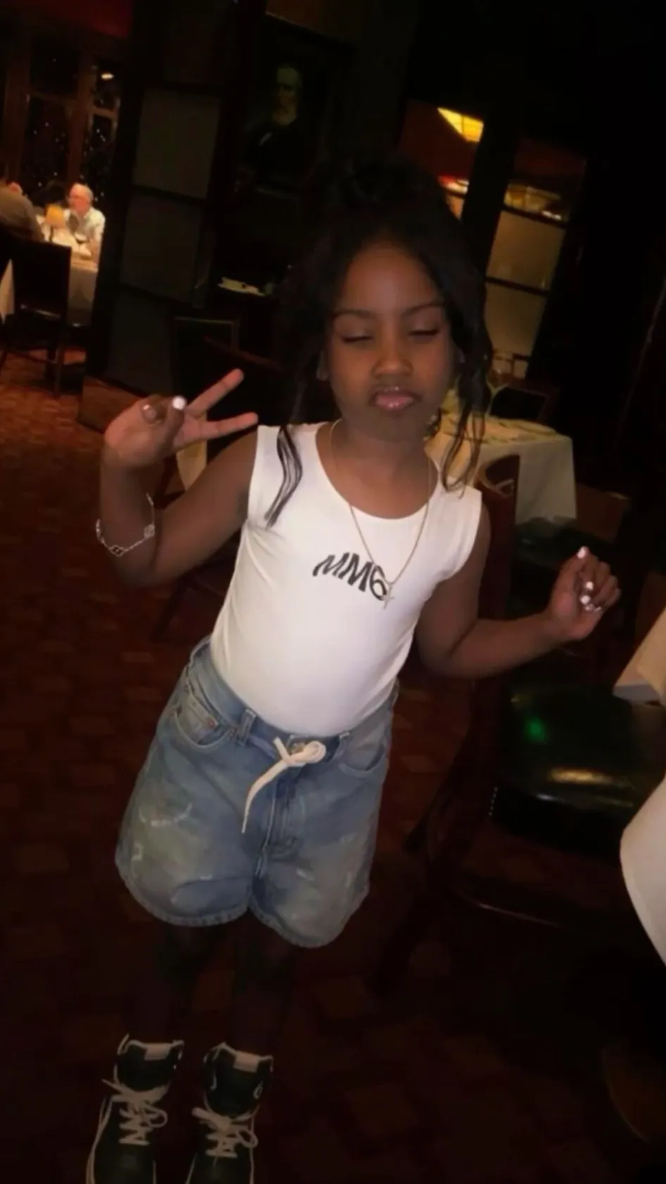 ai character: 𝐊𝐡𝐚𝐥𝐚𝐧𝐢 background