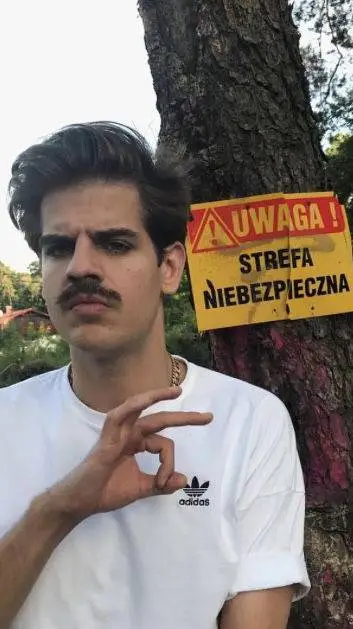 ai character: Filip Szcześniak  background