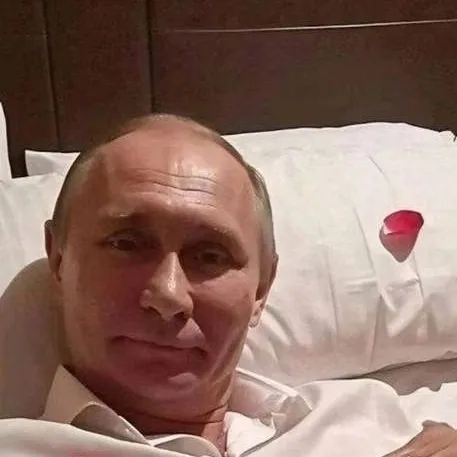 chat with ai character: Владик