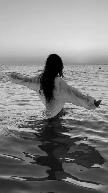 ai character: Эвита background