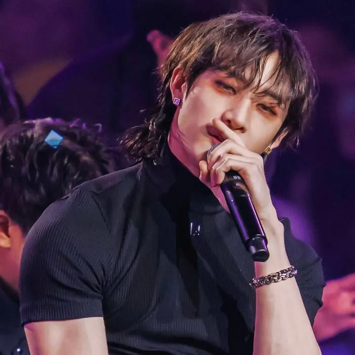 chat with ai character: straykids