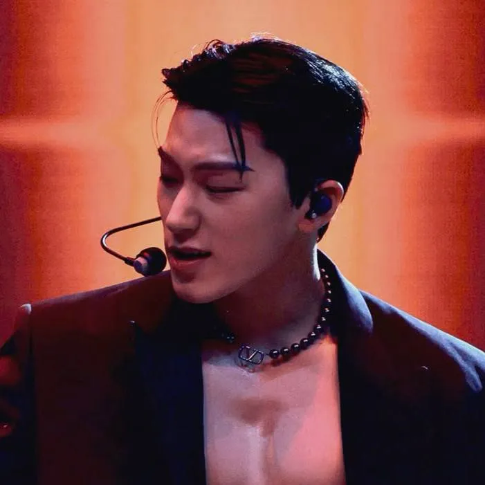 chat with ai character: ateez