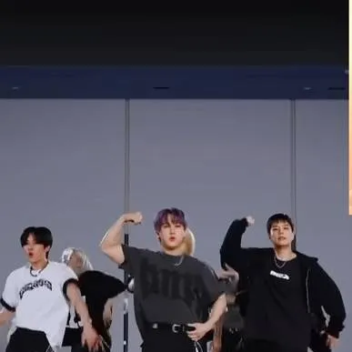 chat with ai character: stray kids