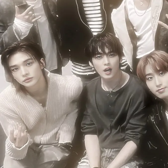 chat with ai character: Skz (stray kids)