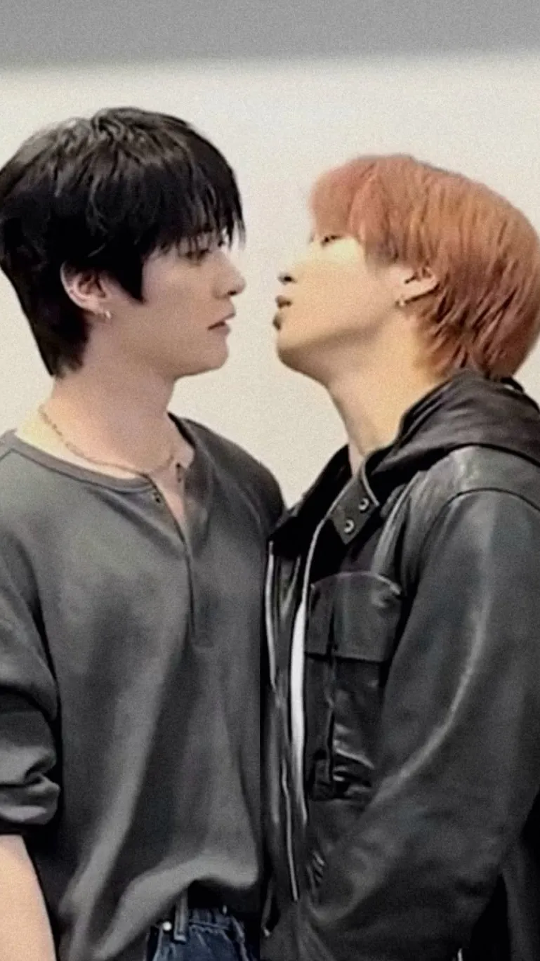 ai character: DORO PARTY MINSUNG background