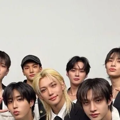 chat with ai character: Skz