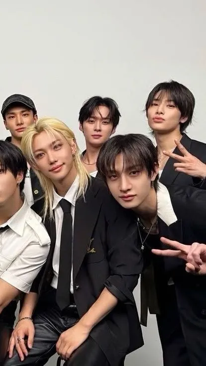 ai character: Stray kids  background