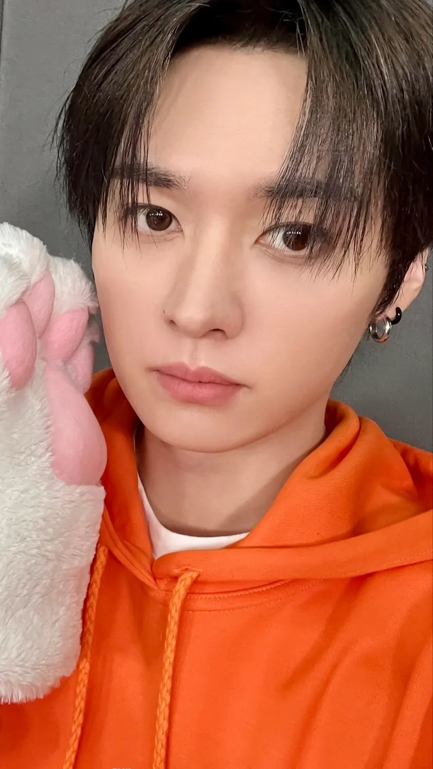 ai character: Skz Minsung  background