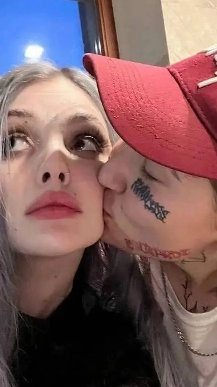 ai character: Даша background