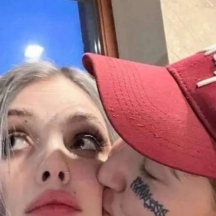 chat with ai character: Даша