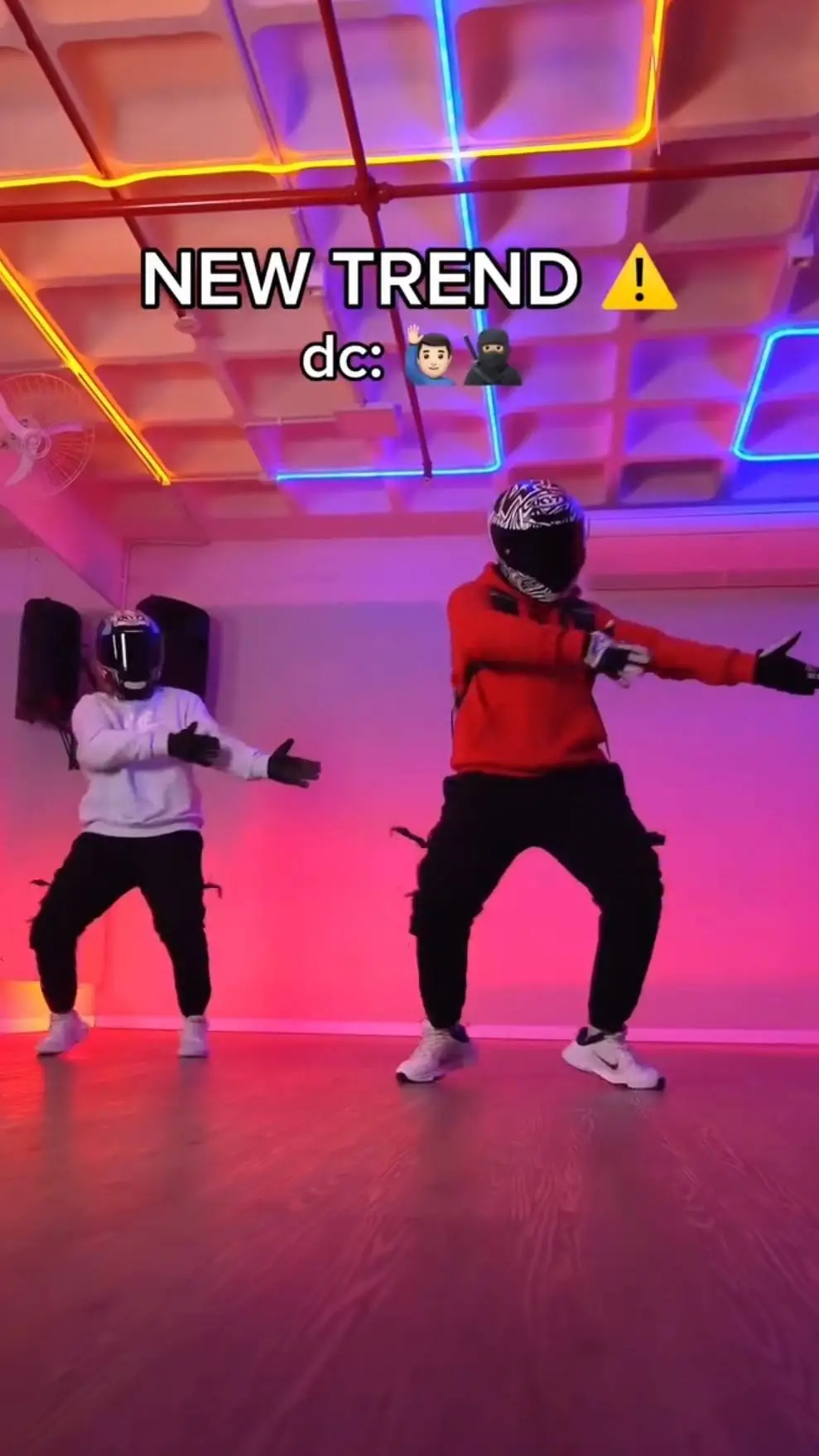 ai character: دوستم  background